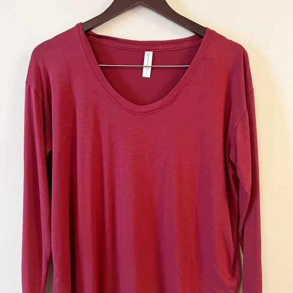 Athleta 982000 Cloudlight Stratus Long Sleeves Mahogany Red Top Shirt Size Small - Picture 2 of 6